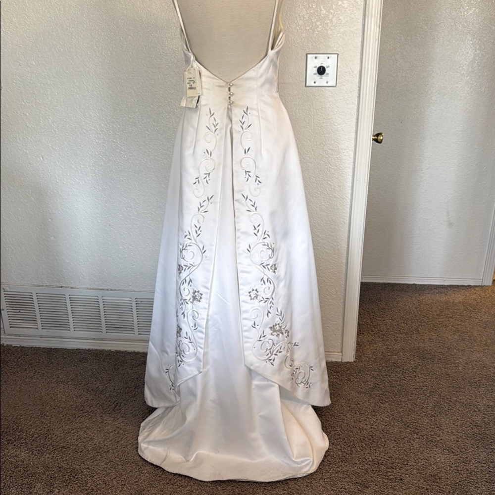 NWT Jessica McClintock sample Bridal Elegant White Embroidered Dress